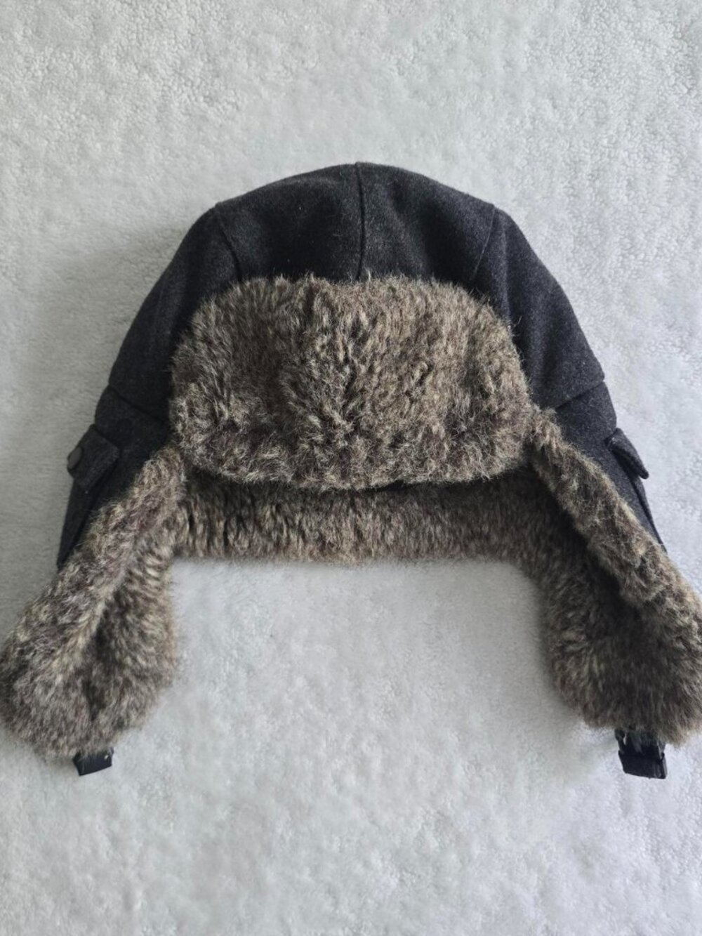 Vintage 90s gray faux fur winter hat with ear flaps and adjustable straps